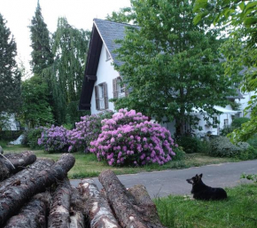Privatzimmer im Landhaus mit großem Garten und Parkplatz